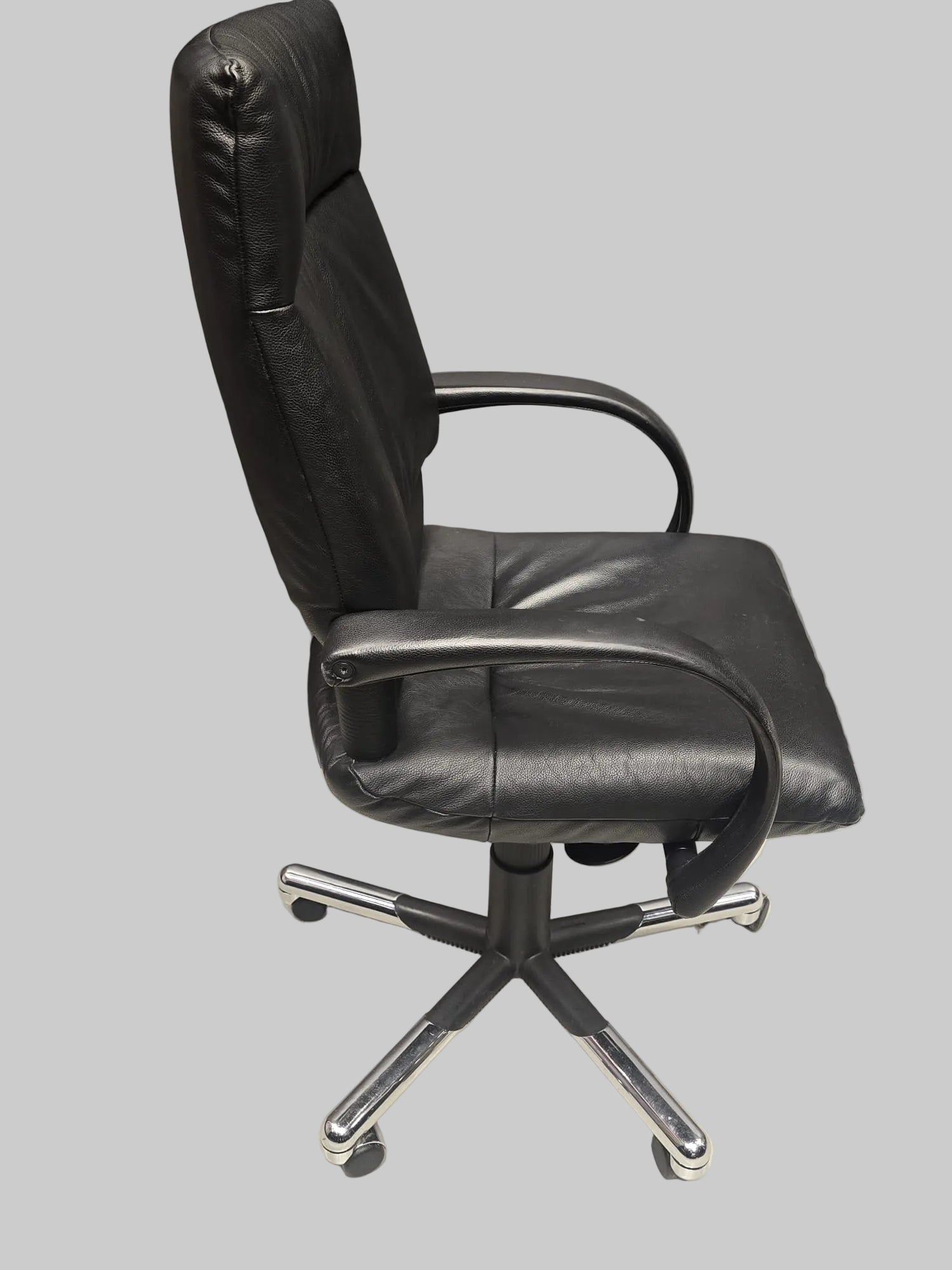 Vitra 50 Bürodrehstuhl – Schwarzes Leder