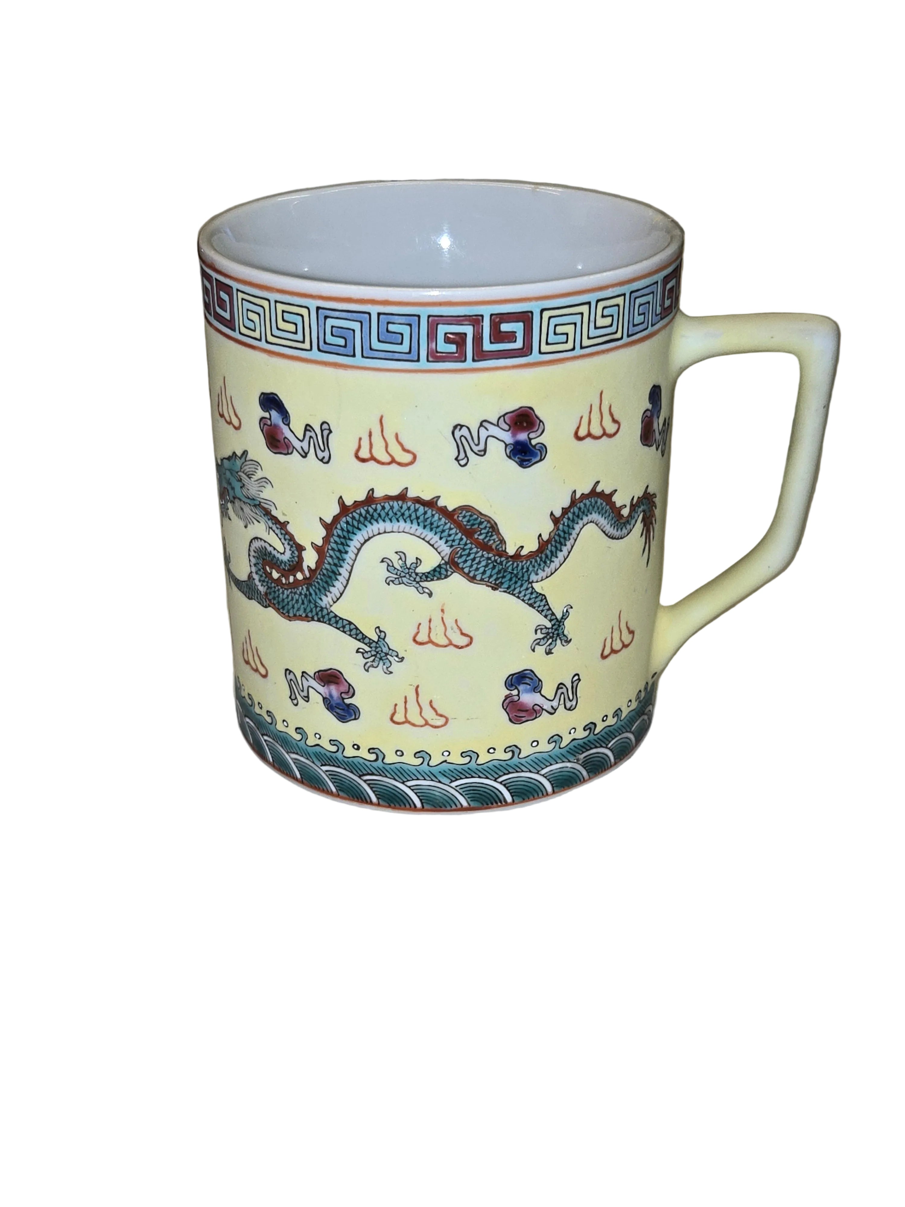 Jingdezhen Porzellan Becher Drachen-Motiv Gelb Made in China
