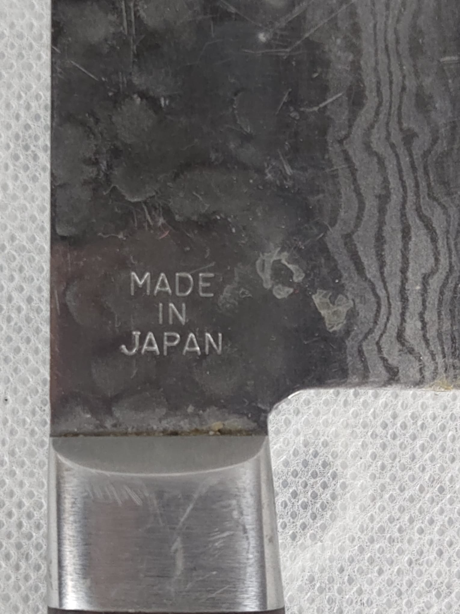 Japanisches Damast-Küchenmesser – Santoku – Handgehämmert – Hergestellt in Japan