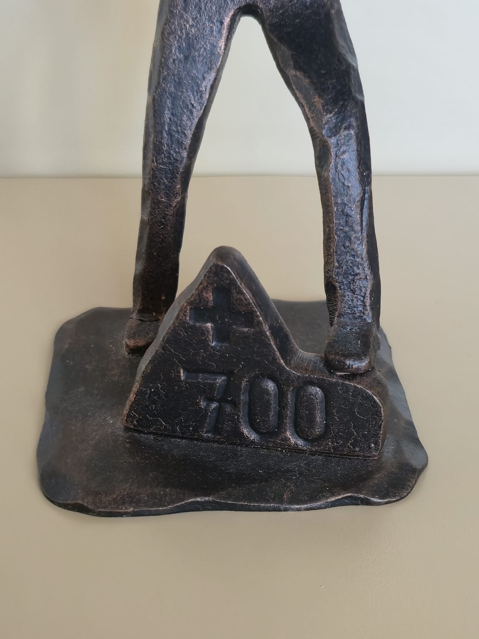 Wilhelm Tell Bronzefigur – 700 Jahre Schweiz – Jubiläumsskulptur 1991 – Modernistischer Stil