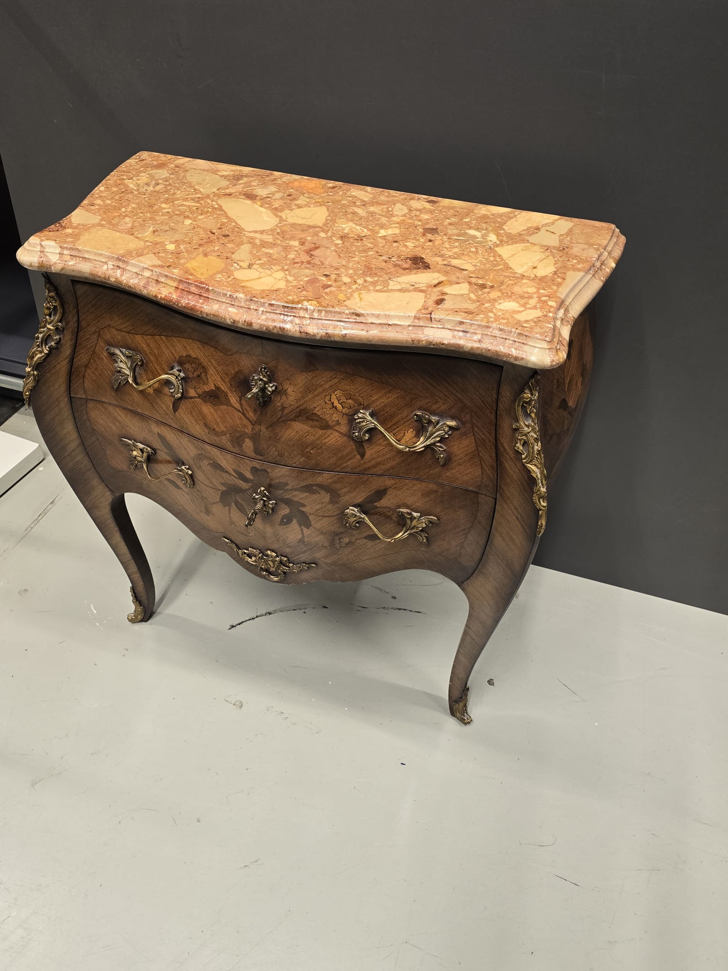 Französische Bombe-Kommode Louis XV