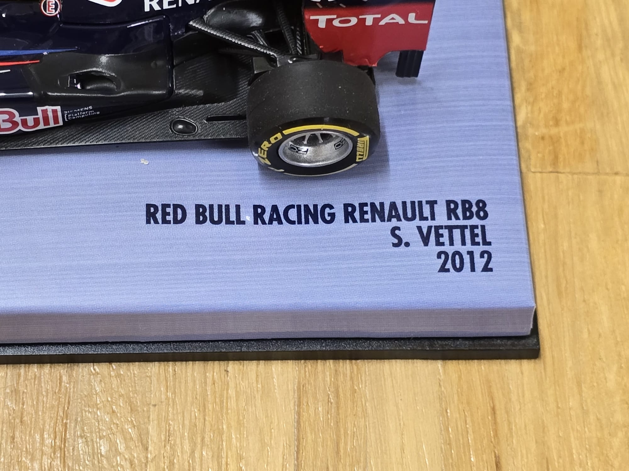 Minichamps F1 Red Bull Racing RB8 Vettel 2012