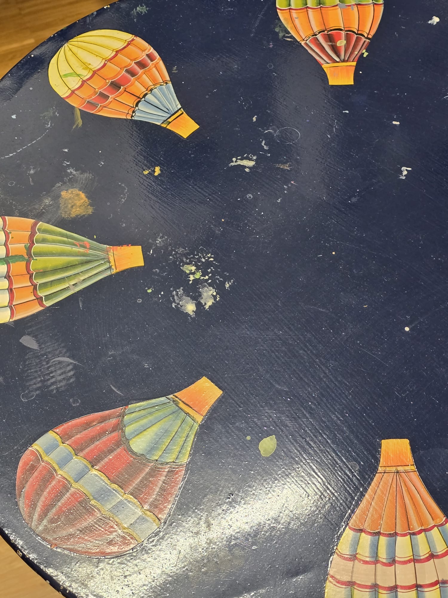 Vintage Beistelltisch – Heissluftballon Motiv, Fornasetti Stil