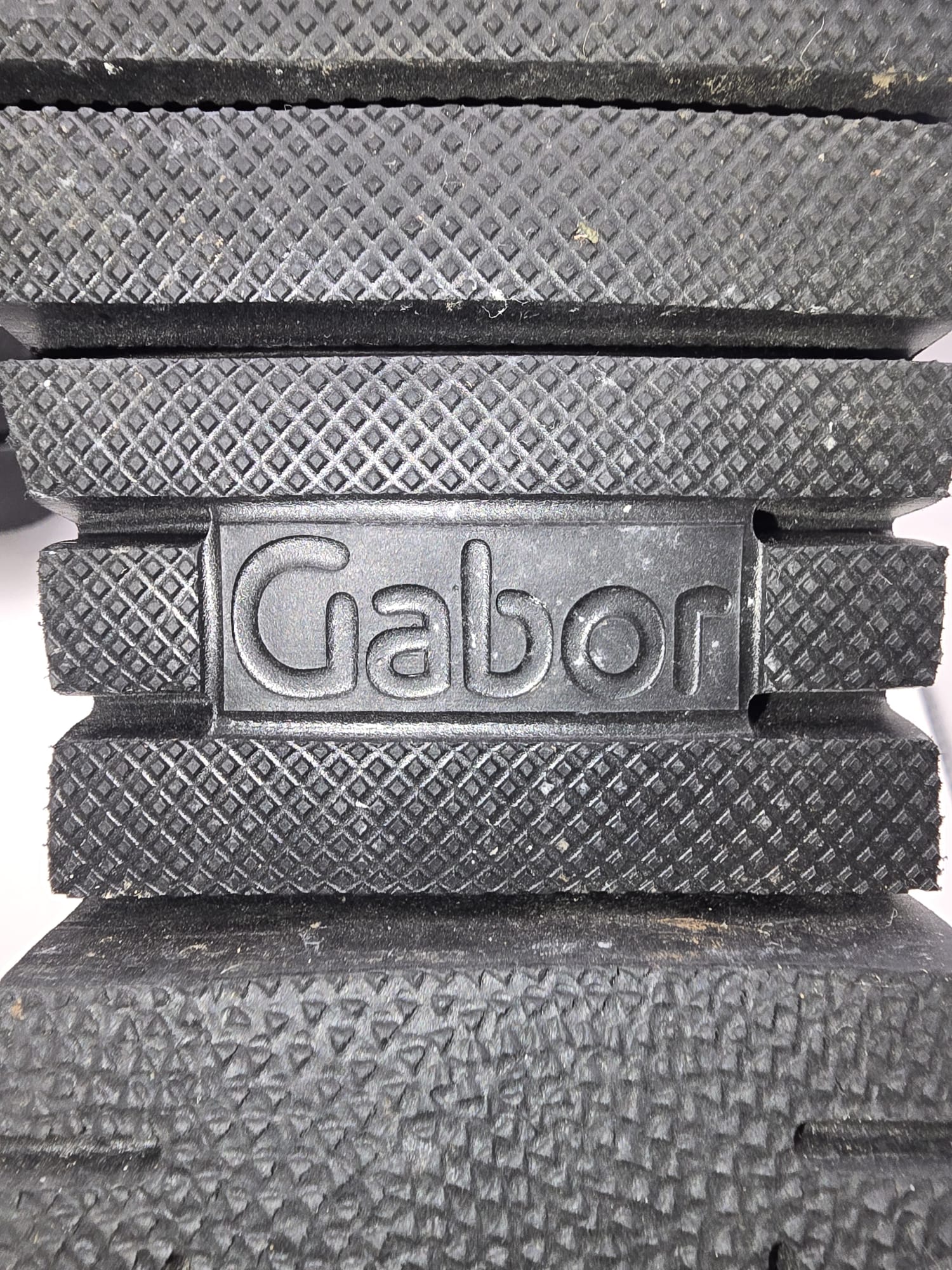 Gabor Samt-Schnürschuh Schwarz Gr. 8½ — Blumenprägung
