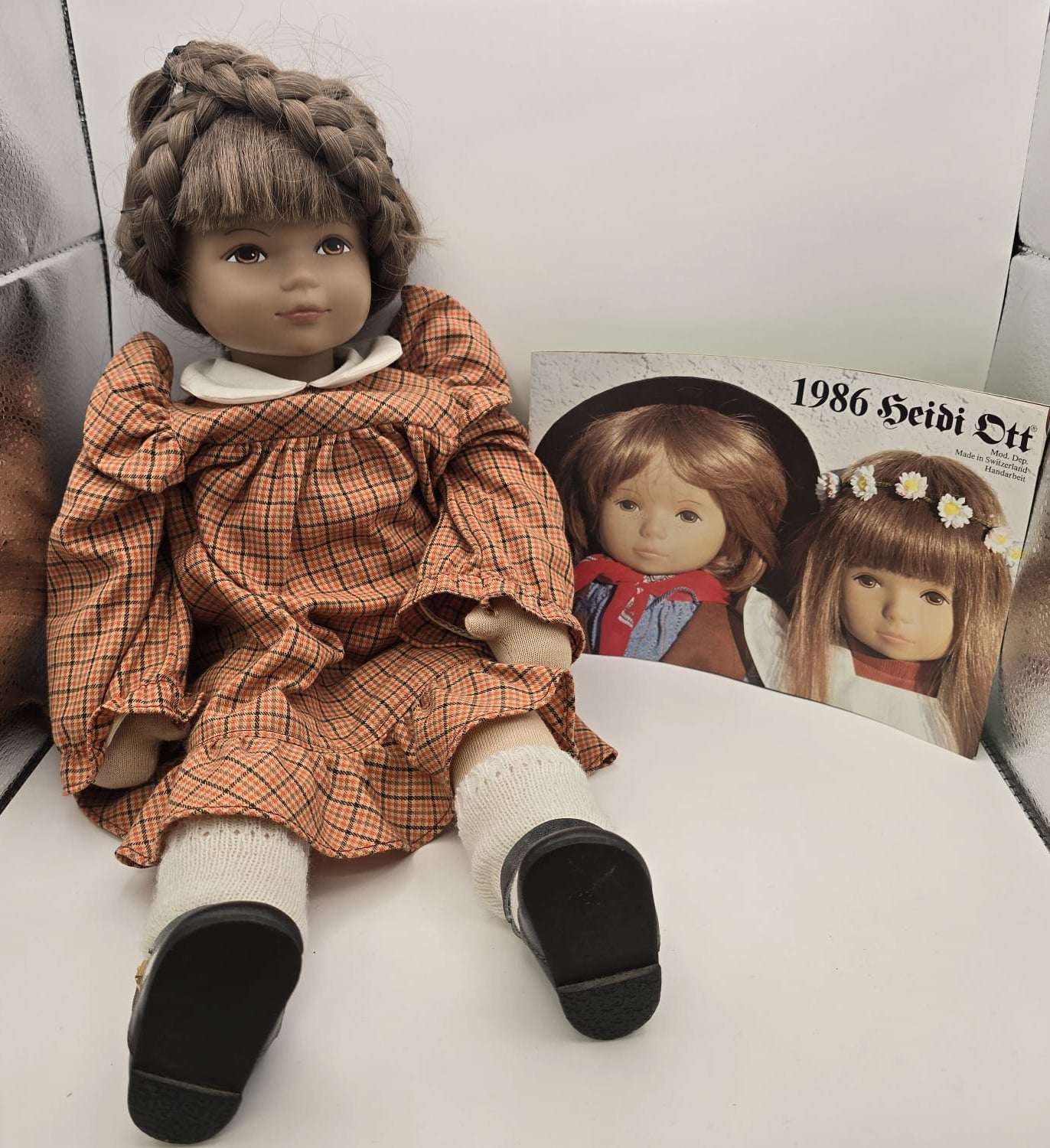 Heidi Ott Puppe 1982 — Original Schweizer Handarbeit | Mit Katalog