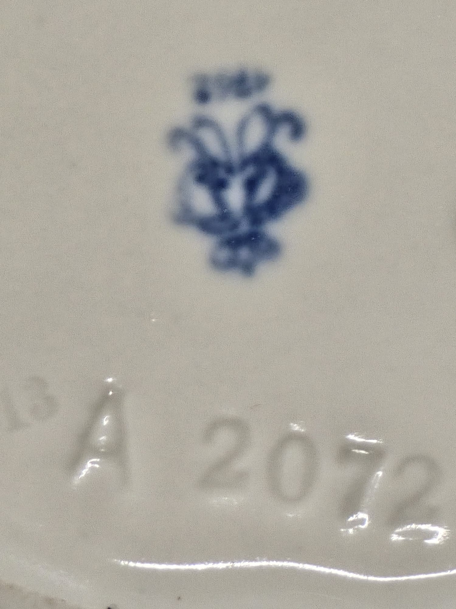 Volkstedt Porzellan — Galantes Paar Rokoko Blau-Gold