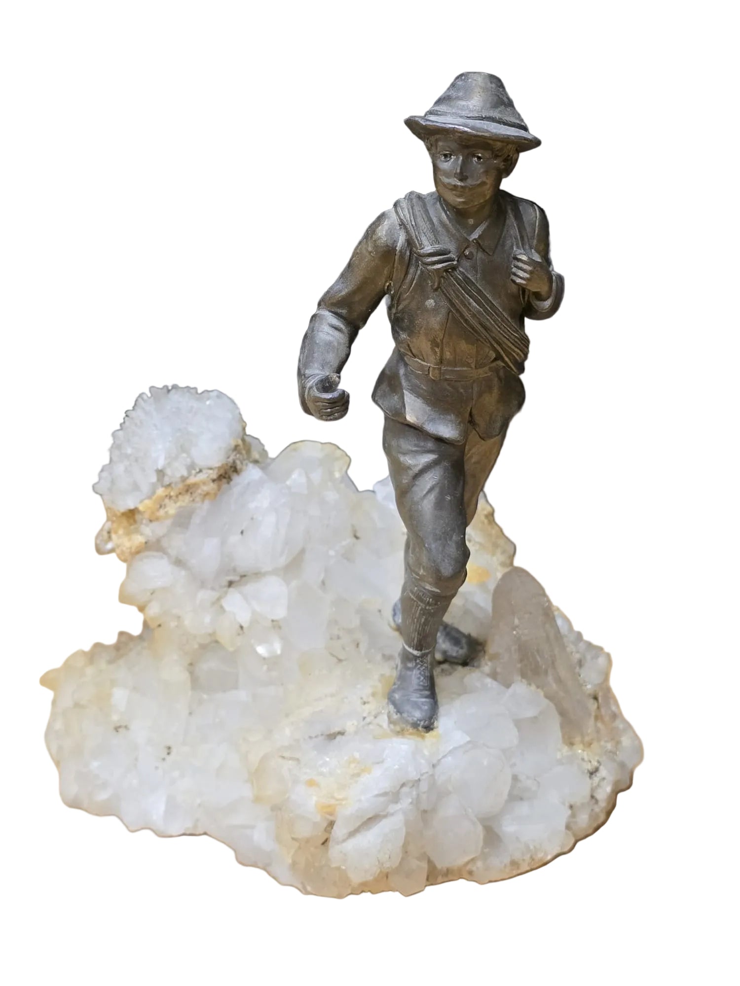 Der Wanderer — Bronzefigur auf Bergkristall