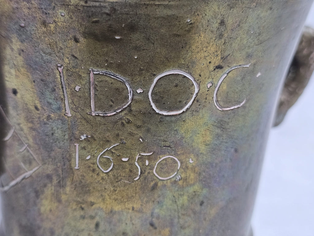 Antiker Apothekermörser Bronze mit Stössel — Datiert 1650 — Initialen I.D.O.C.