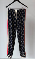 141. Gucci GG Monogram Jogginghose Navy-Creme-Rot