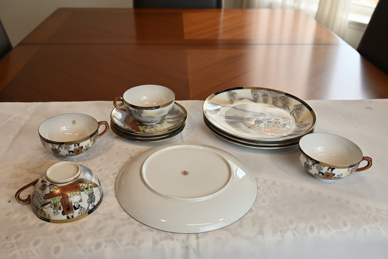 Japanisches Kutani Porzellan Teeservice – Handbemalte Geisha und Landschaftsszenen