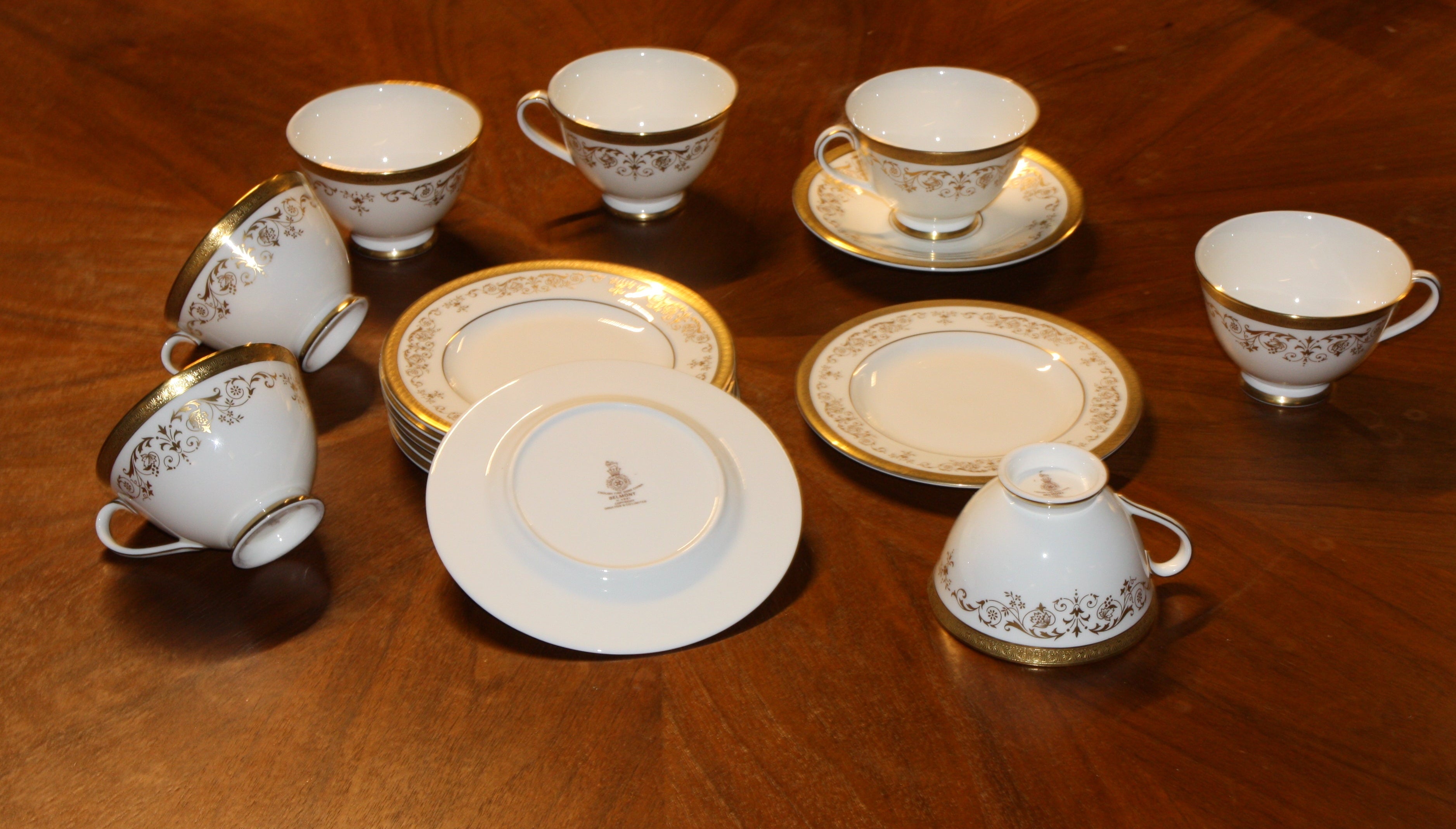 Royal Doulton – Belmont H4981 – English Fine Bone China – 6 Tassen mit Untertassen – Golddekor