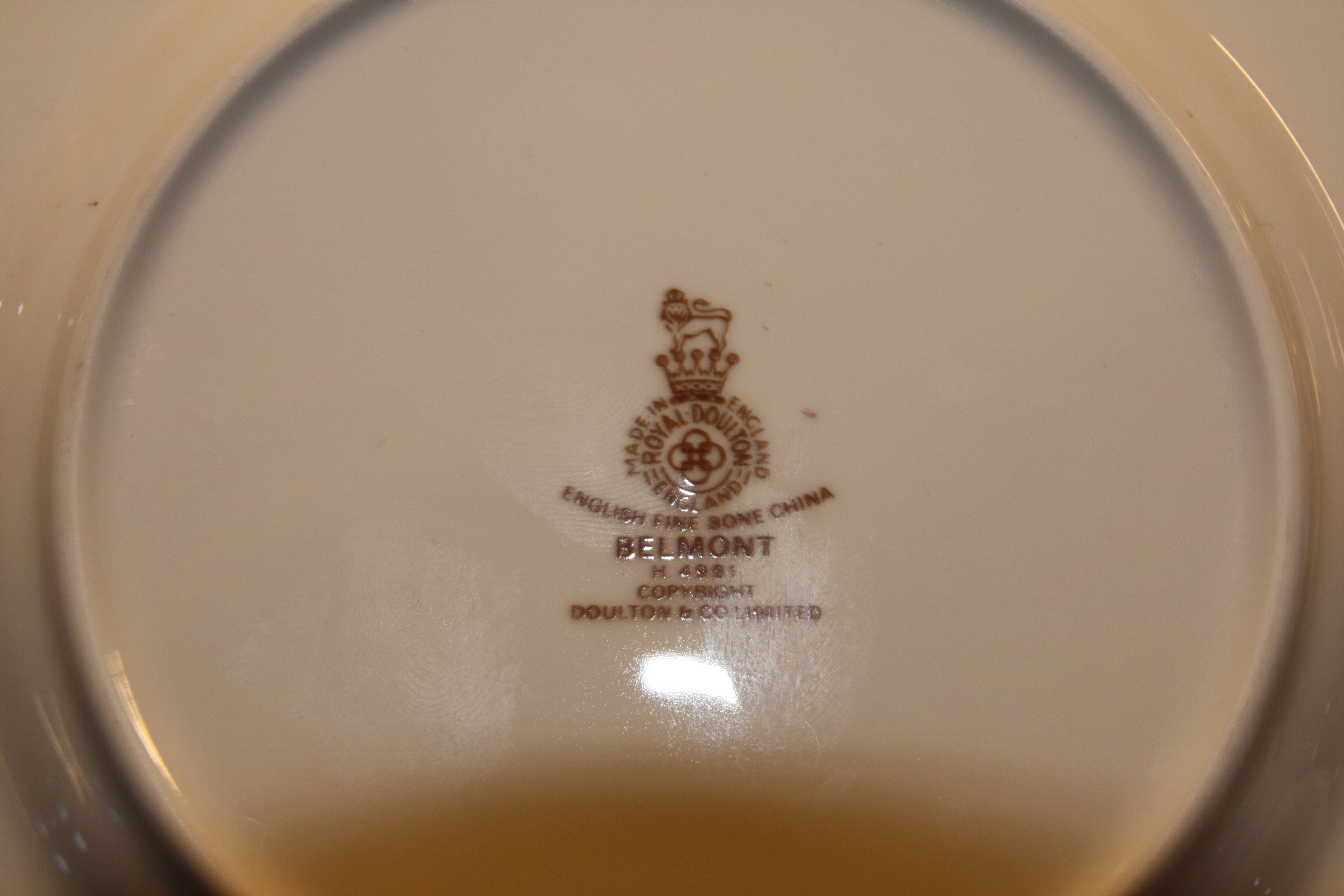 Royal Doulton – Belmont H4981 – English Fine Bone China – 6 Tassen mit Untertassen – Golddekor