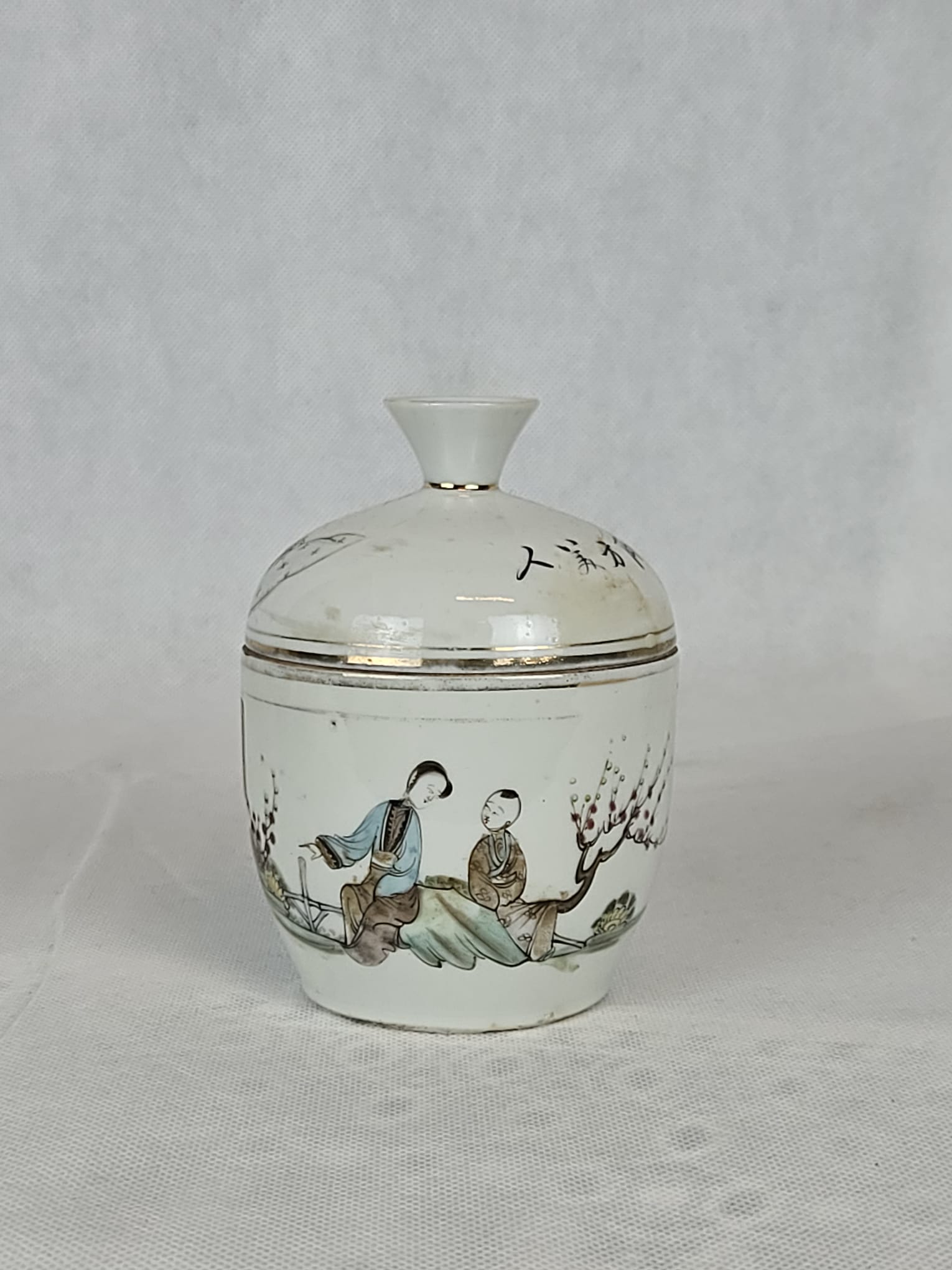 Chinesisches Porzellan-Deckeldose – Famille Rose – Qing-Dynastie Stil