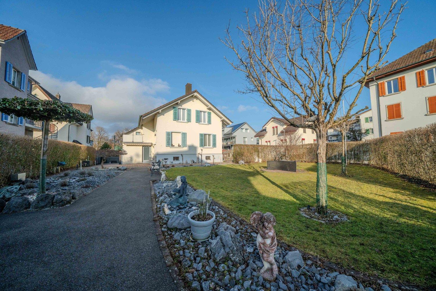 Attraktives Bauland mit Entwicklungspotenzial & Projektstudie – zentrale Lage in Rüti ZH